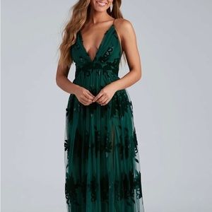 NWT 🤩 VICI - purchased and never worn. Closet cleanout!